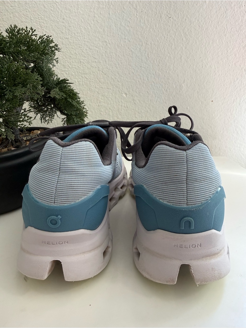 On cloudstratus Women size 8 Sky Blue and  yellow  Running Shoes - Picture 9 of 16